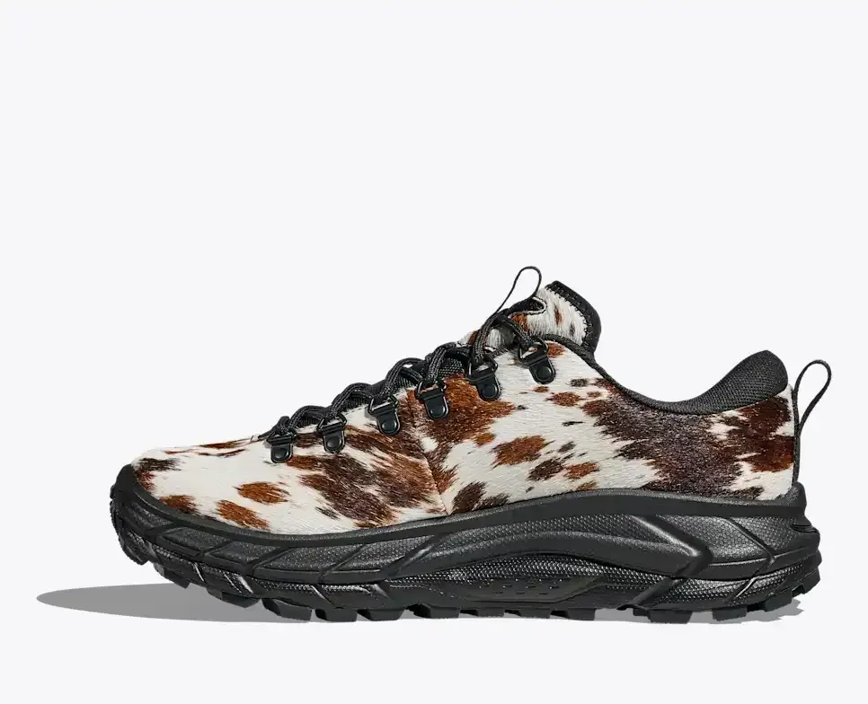 HOKA Tor Summit + Pirate Black